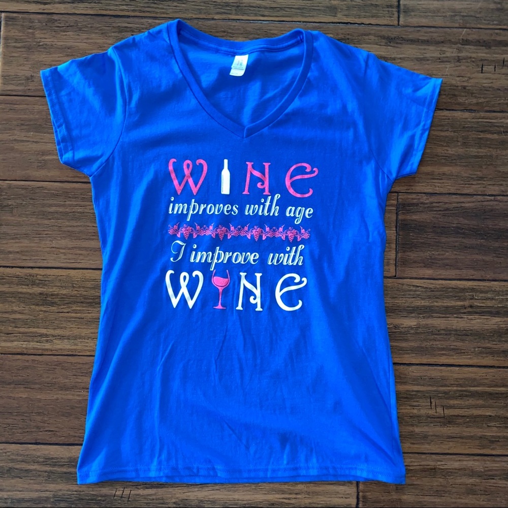 Gildan Blue Wine V-Neck T-Shirt🍷 - Picture 1 of 5